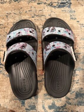 CROCS Women’s Dual-Strap Slide Sandals in Black with Multicolor Tie-Dye Straps 7